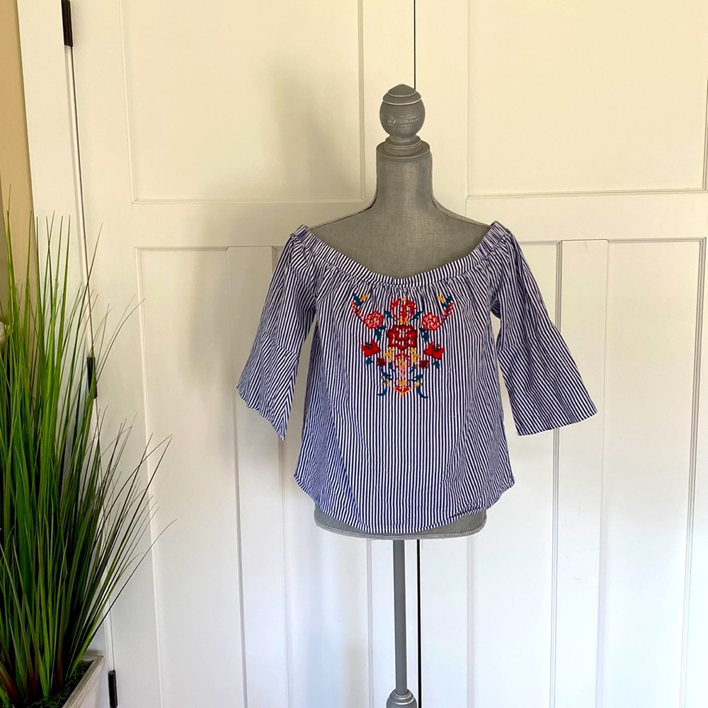 Classy and Chic Off-the-shoulder Blouse